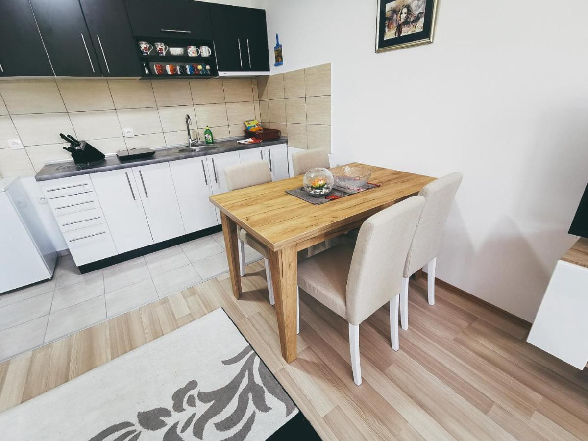 Cozy Corner Apartments - Free Parking & Wi-Fi Ćuprija Екстериор снимка