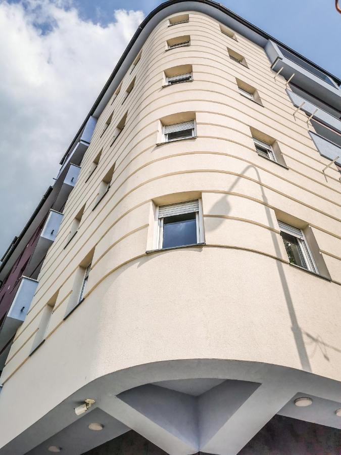Cozy Corner Apartments - Free Parking & Wi-Fi Ćuprija Екстериор снимка