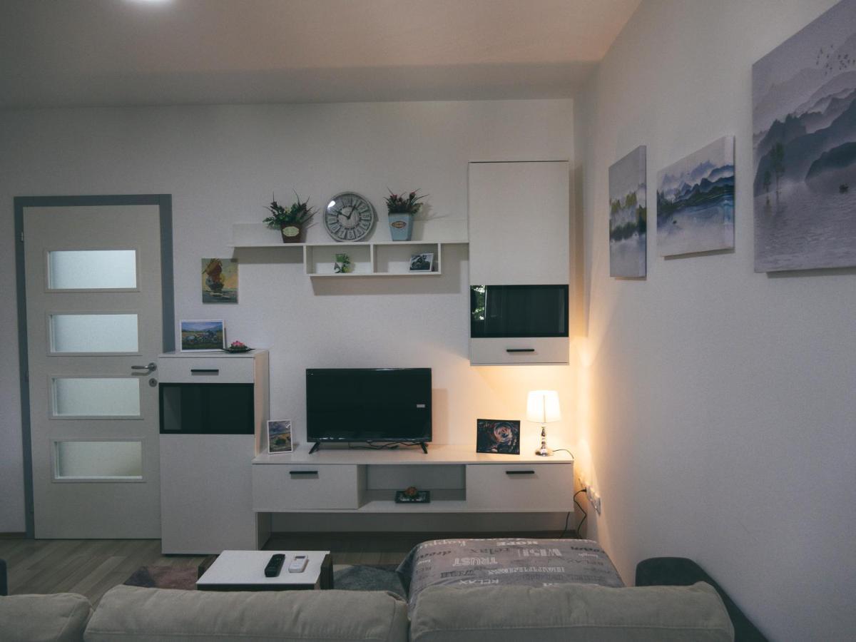 Cozy Corner Apartments - Free Parking & Wi-Fi Ćuprija Екстериор снимка